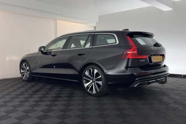 Volvo V60 (2021) thumbnail 5