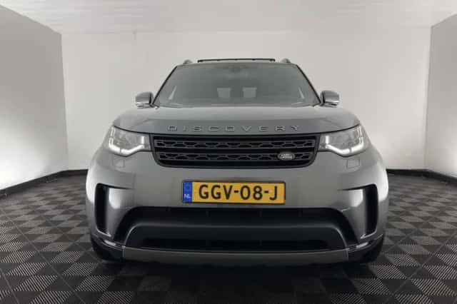 Land Rover Discovery (2019) thumbnail 3