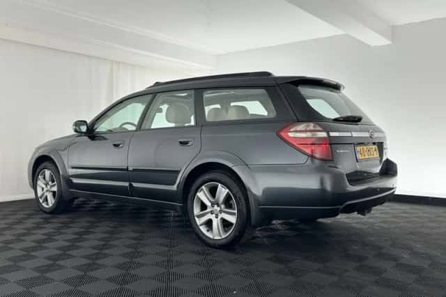 Subaru Legacy (2008) thumbnail 4