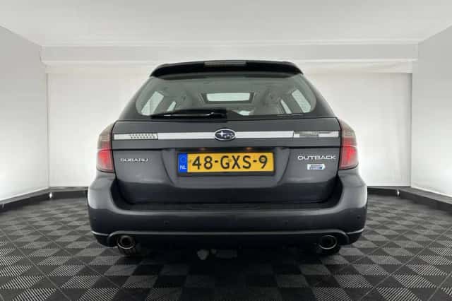 Subaru Legacy (2008) thumbnail 5