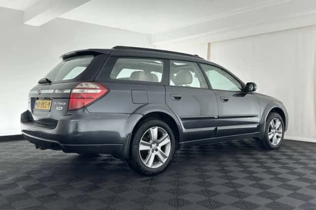 Subaru Legacy (2008) thumbnail 6