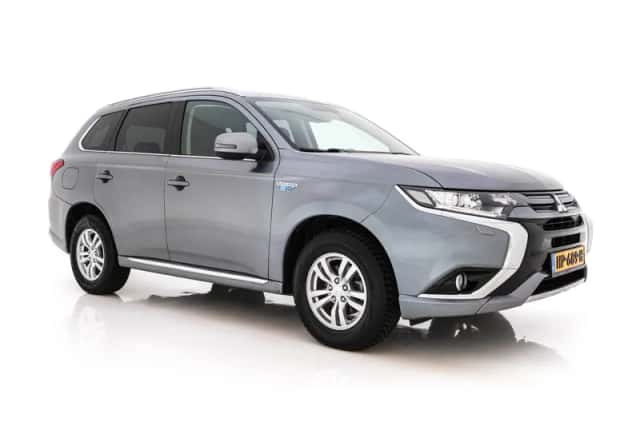 Mitsubishi Outlander (2015) thumbnail 1