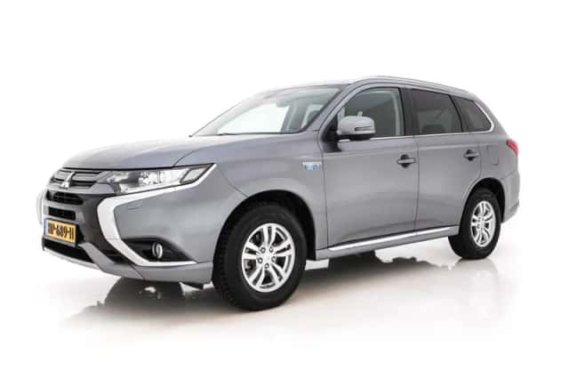 Mitsubishi Outlander (2015) thumbnail 4