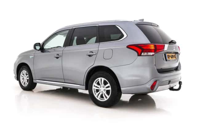 Mitsubishi Outlander (2015) thumbnail 5