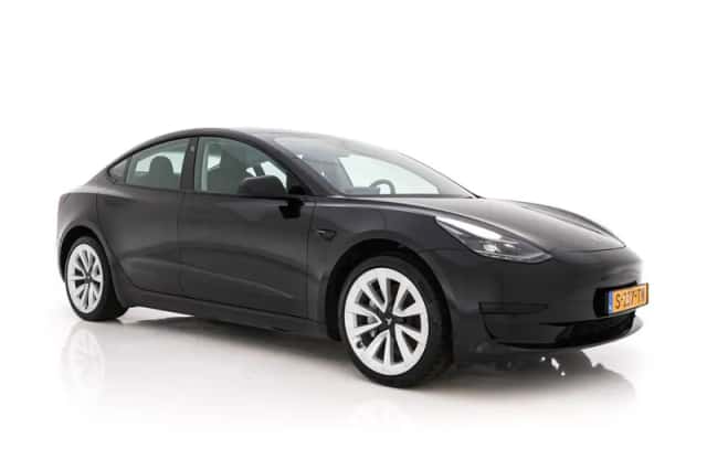 Tesla Model 3 (2023) thumbnail 1