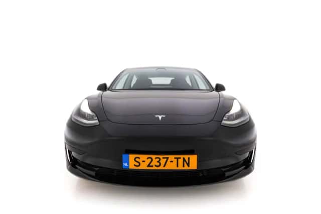 Tesla Model 3 (2023) thumbnail 3