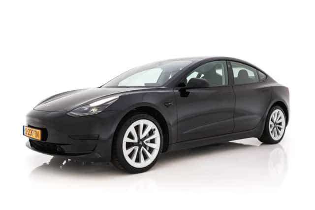 Tesla Model 3 (2023) thumbnail 4