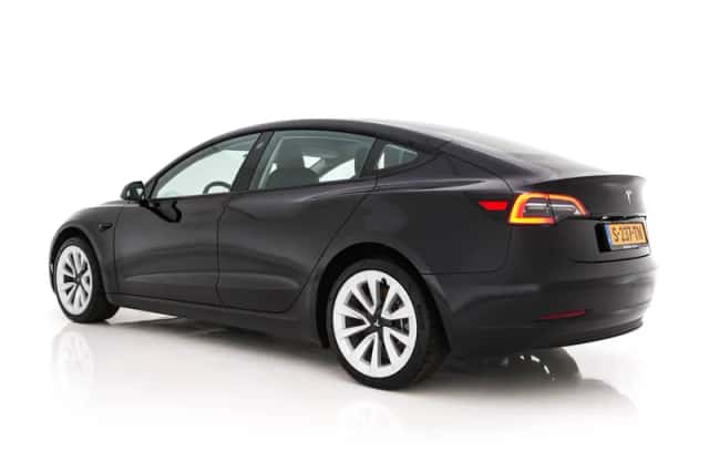Tesla Model 3 (2023) thumbnail 5