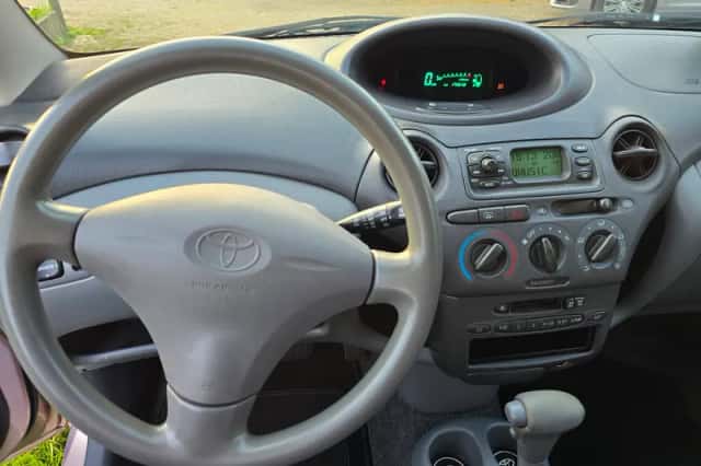 Toyota Yaris (2000) thumbnail 5