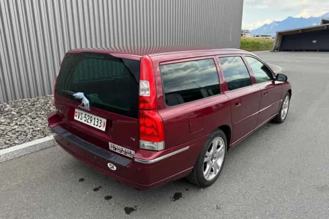 Volvo V70 (2004) thumbnail 3