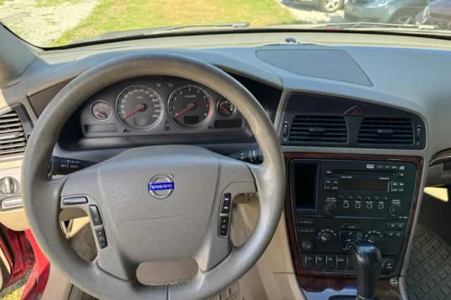 Volvo V70 (2004) thumbnail 4