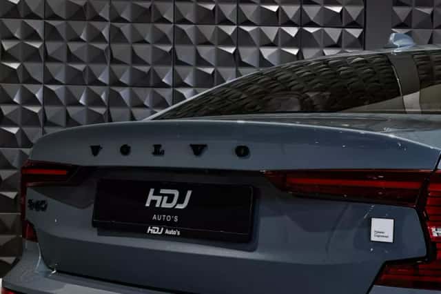 Volvo S60 (2023) thumbnail 5