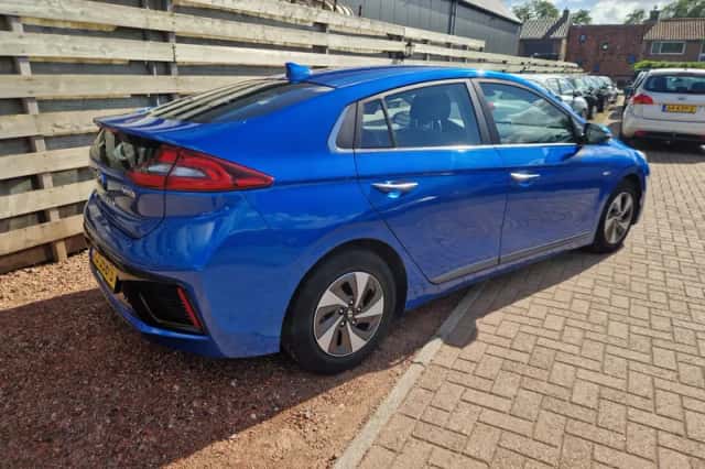 Hyundai Ioniq (2017) thumbnail 2