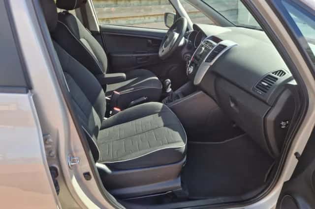 Kia Venga (2010) thumbnail 3
