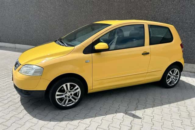 Volkswagen Fox (2009) thumbnail 2