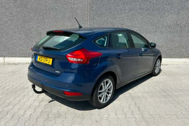 Ford Focus (2018) thumbnail 3