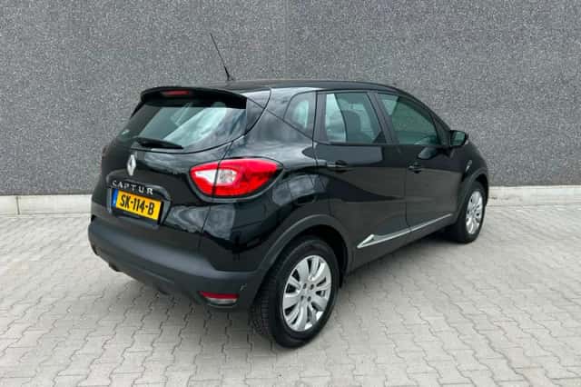 Renault Captur (2017) thumbnail 3