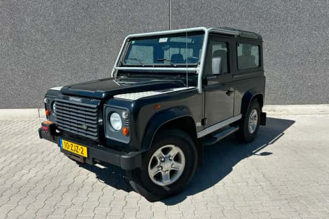 Land Rover Defender (2003) thumbnail 1