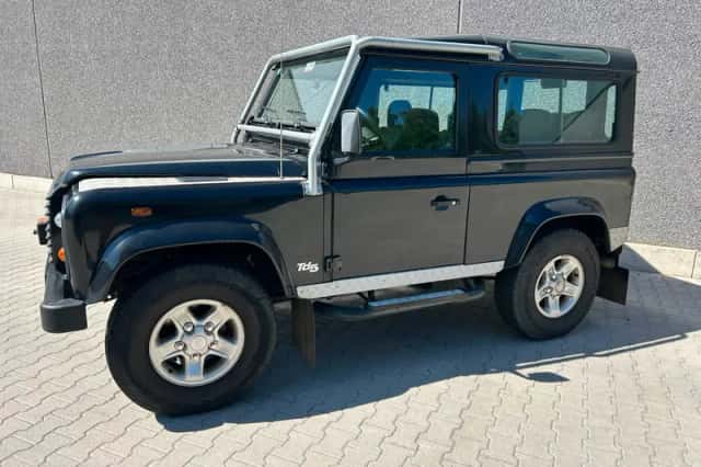 Land Rover Defender (2003) thumbnail 2