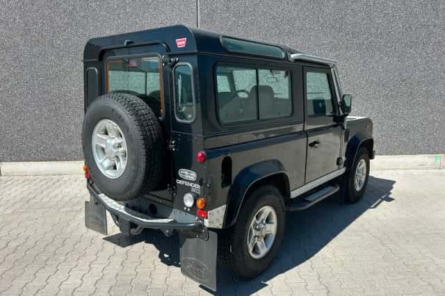 Land Rover Defender (2003) thumbnail 3