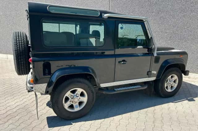 Land Rover Defender (2003) thumbnail 4