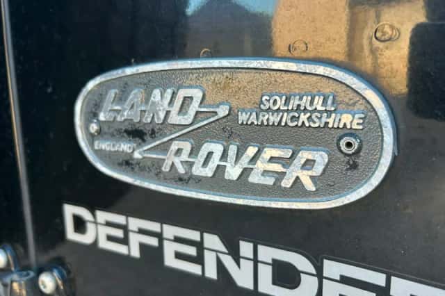 Land Rover Defender (2003) thumbnail 6