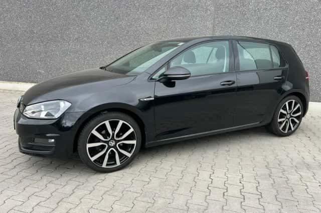 Volkswagen Golf (2017) thumbnail 2