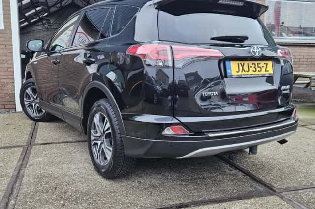 Toyota RAV4 (2018) thumbnail 5