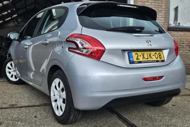 Peugeot 208 (2014) thumbnail 5