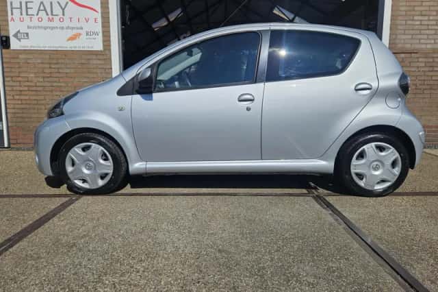 Toyota Aygo (2014) thumbnail 2