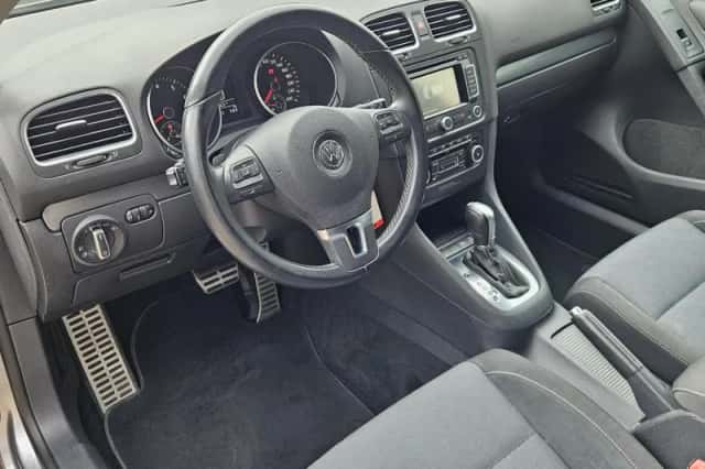 Volkswagen Golf (2011) thumbnail 2