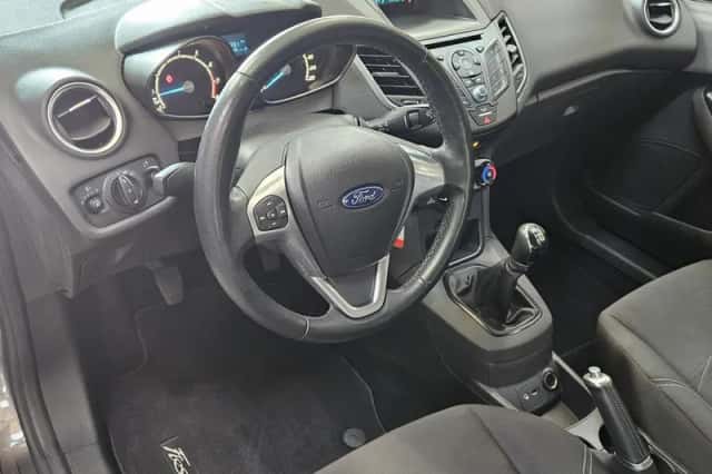Ford Fiesta (2016) thumbnail 2