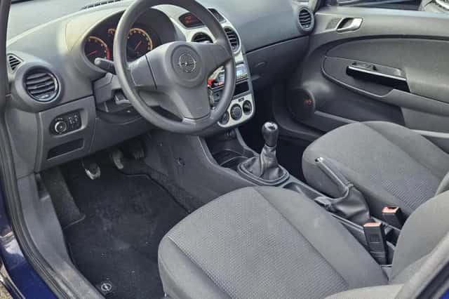Opel Corsa (2010) thumbnail 2