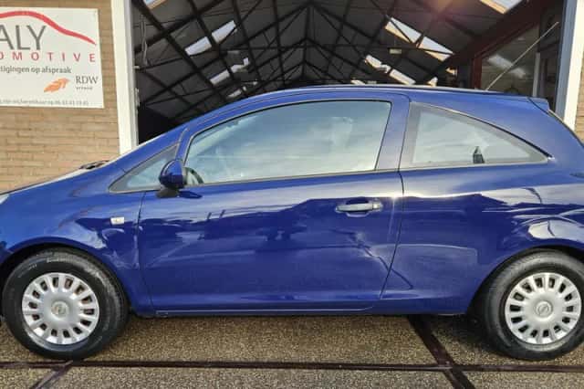 Opel Corsa (2010) thumbnail 3
