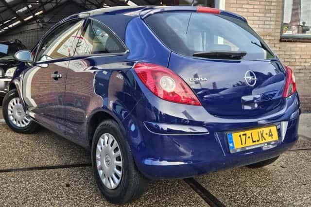 Opel Corsa (2010) thumbnail 5