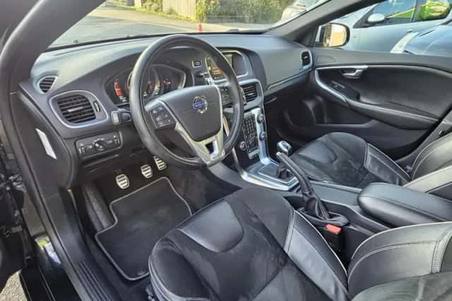 Volvo V40 (2014) thumbnail 2