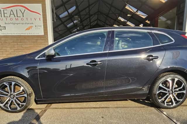 Volvo V40 (2014) thumbnail 3