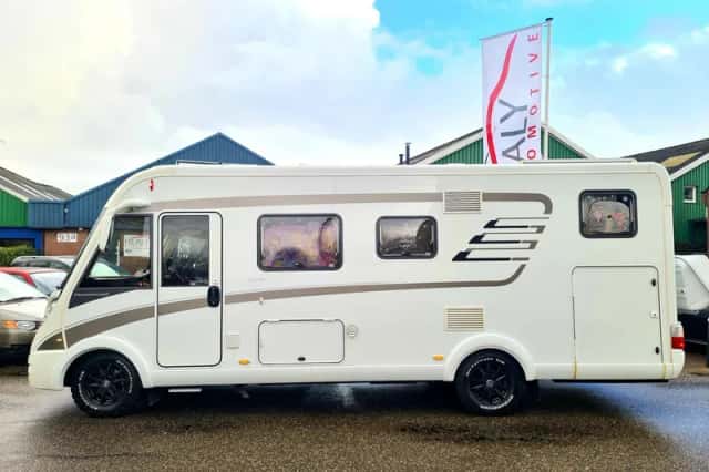 Hymer B 588 (2016) thumbnail 2