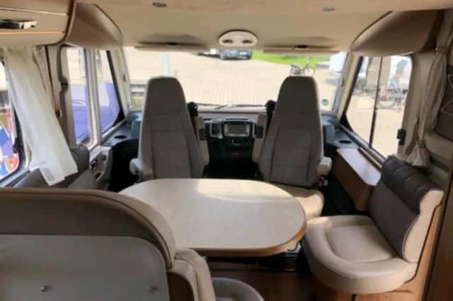 Hymer B 588 (2016) thumbnail 4