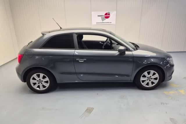 Audi A1 (2011) thumbnail 2