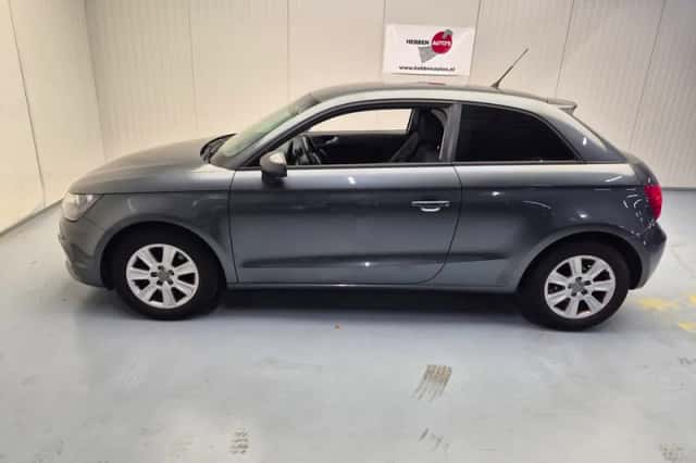 Audi A1 (2011) thumbnail 3