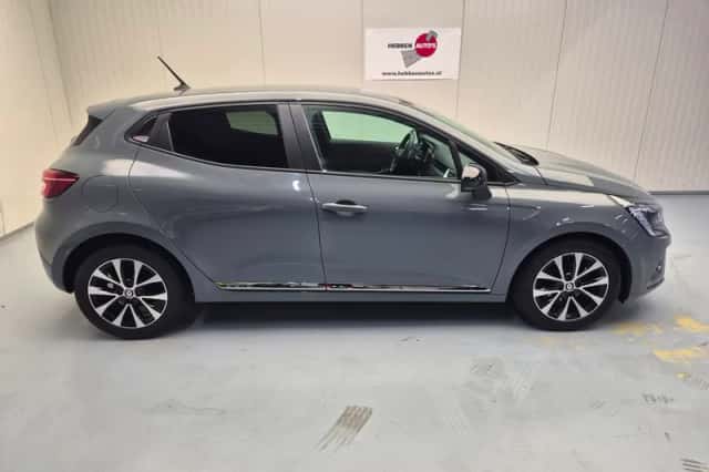 Renault Clio (2021) thumbnail 2