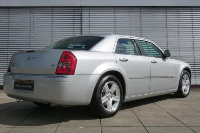Chrysler 300C (2009) thumbnail 2