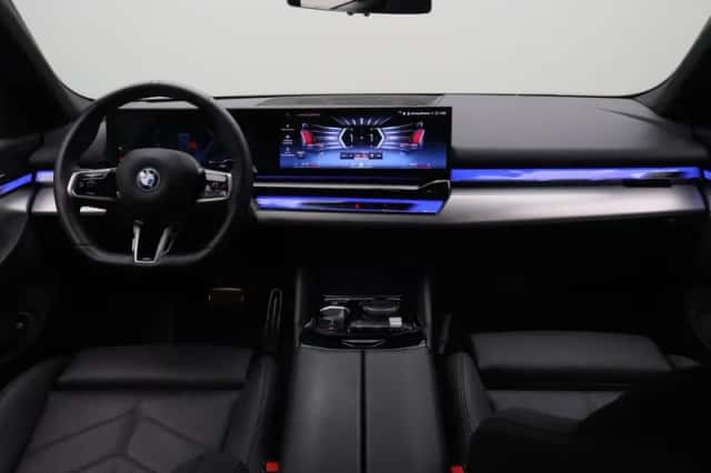 BMW i5 (2025) thumbnail 3