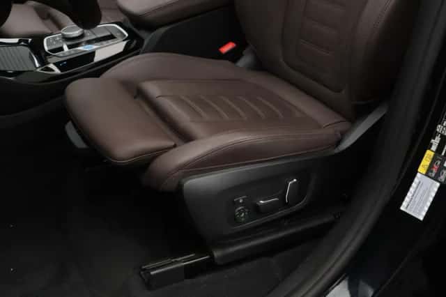 BMW iX3 (2024) thumbnail 4