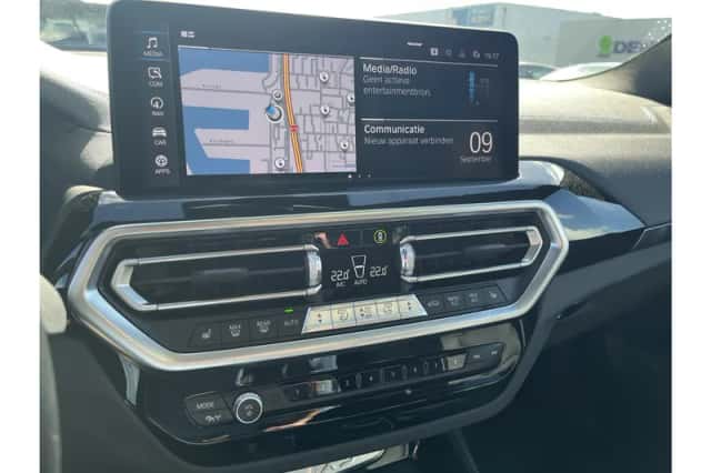 BMW iX3 (2023) thumbnail 4
