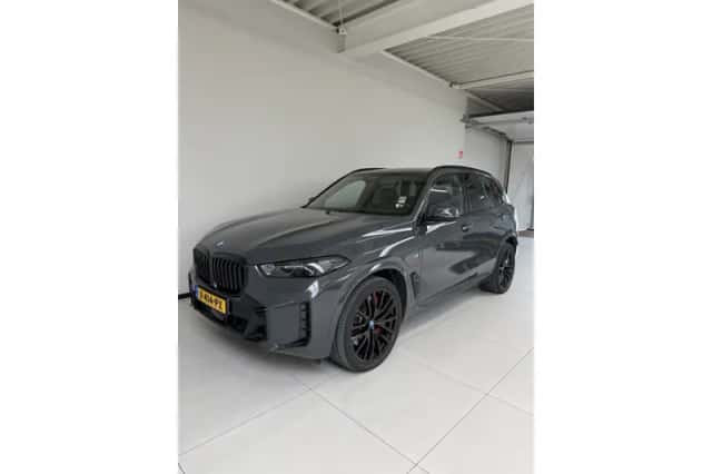 BMW X5 (2024) thumbnail 2