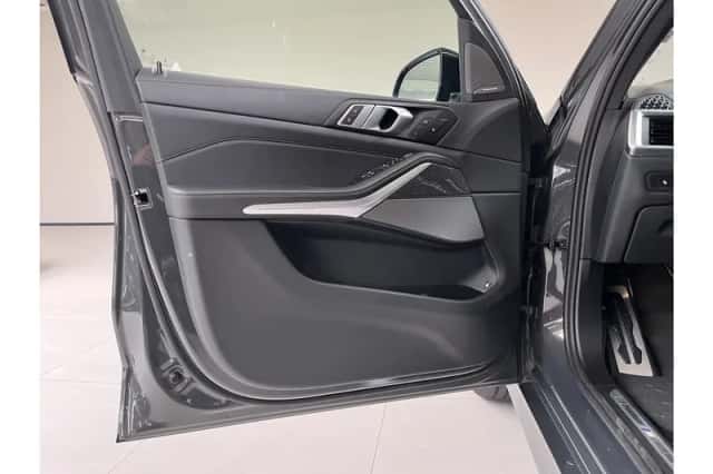 BMW X5 (2024) thumbnail 4