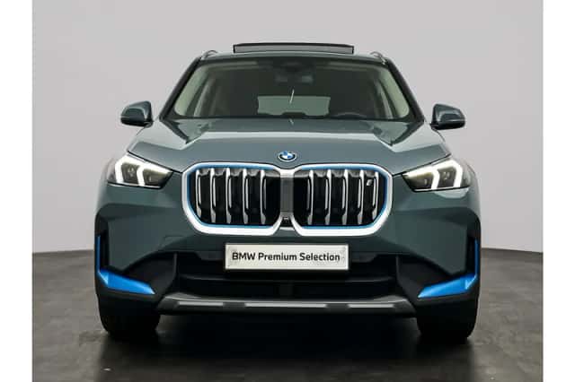 BMW iX1 (2023) thumbnail 6