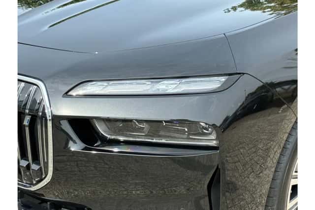 BMW i7 (2024) thumbnail 5
